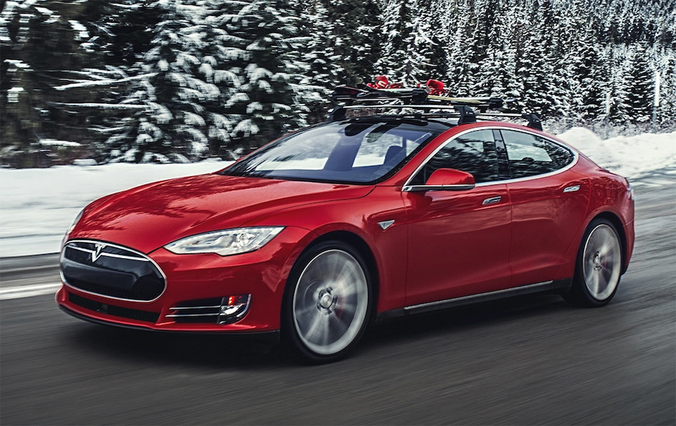 Tesla Model S op wintersport Tesla Model S op wintersport